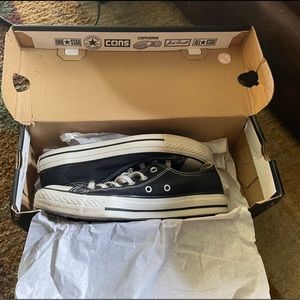 COPY - Womens chuck Taylor converse all star sz 8 lightly worn with box